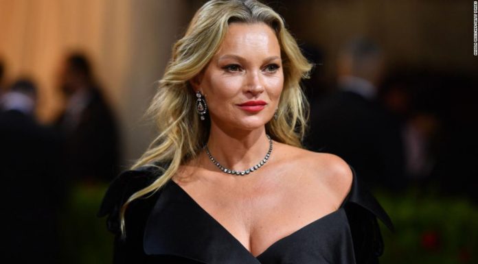 Kate Moss dezvaluie experientele teribile pe care le-a trait in primii ei ani ca model: „A fost dureros”