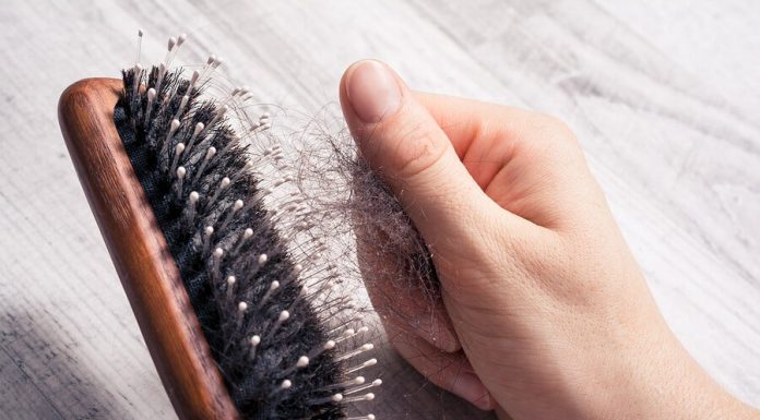 7 sfaturi pe care ar trebui sa le aplicati daca doriti sa opriti caderea parului