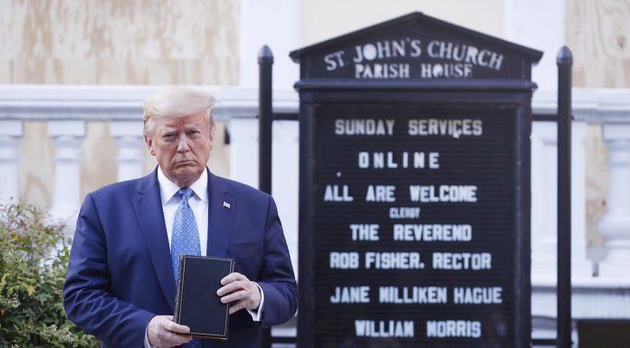 Trump desfasoara armata la Washington si aprinde atmosfera amenintand statele cu mobilizarea ei in toata tara