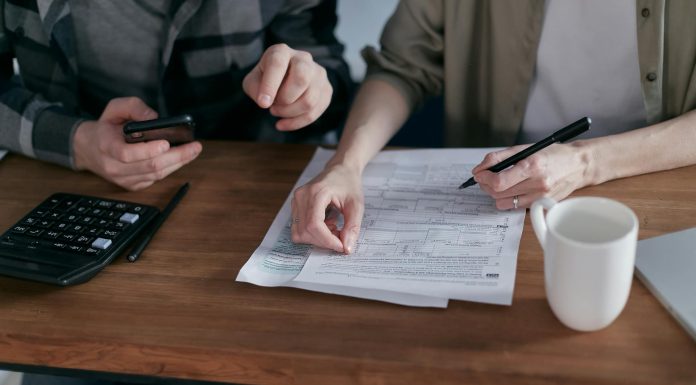 FormulaBanilor – proiectul care ii ajuta pe romani sa isi puna ordine in bani, sa investeasca la bursa si sa isi construiasca stabilitatea financiara